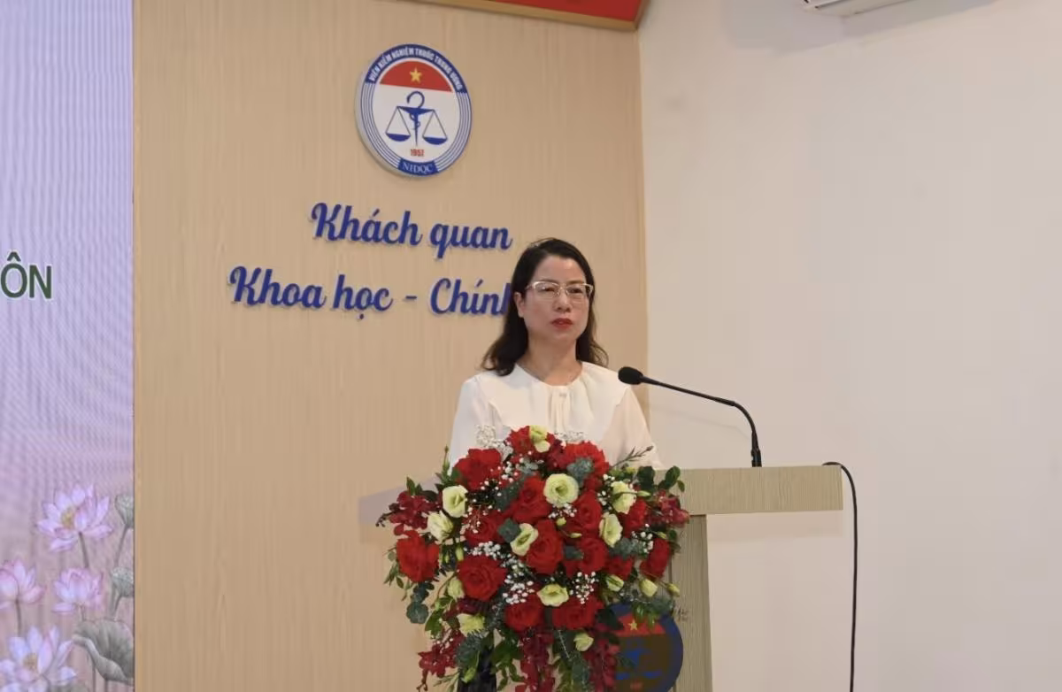 Lễ công bố và trao Quyết định bổ nhiệm lại chức danh Phó Viện trưởng Viện Kiểm nghiệm thuốc Trung ương
